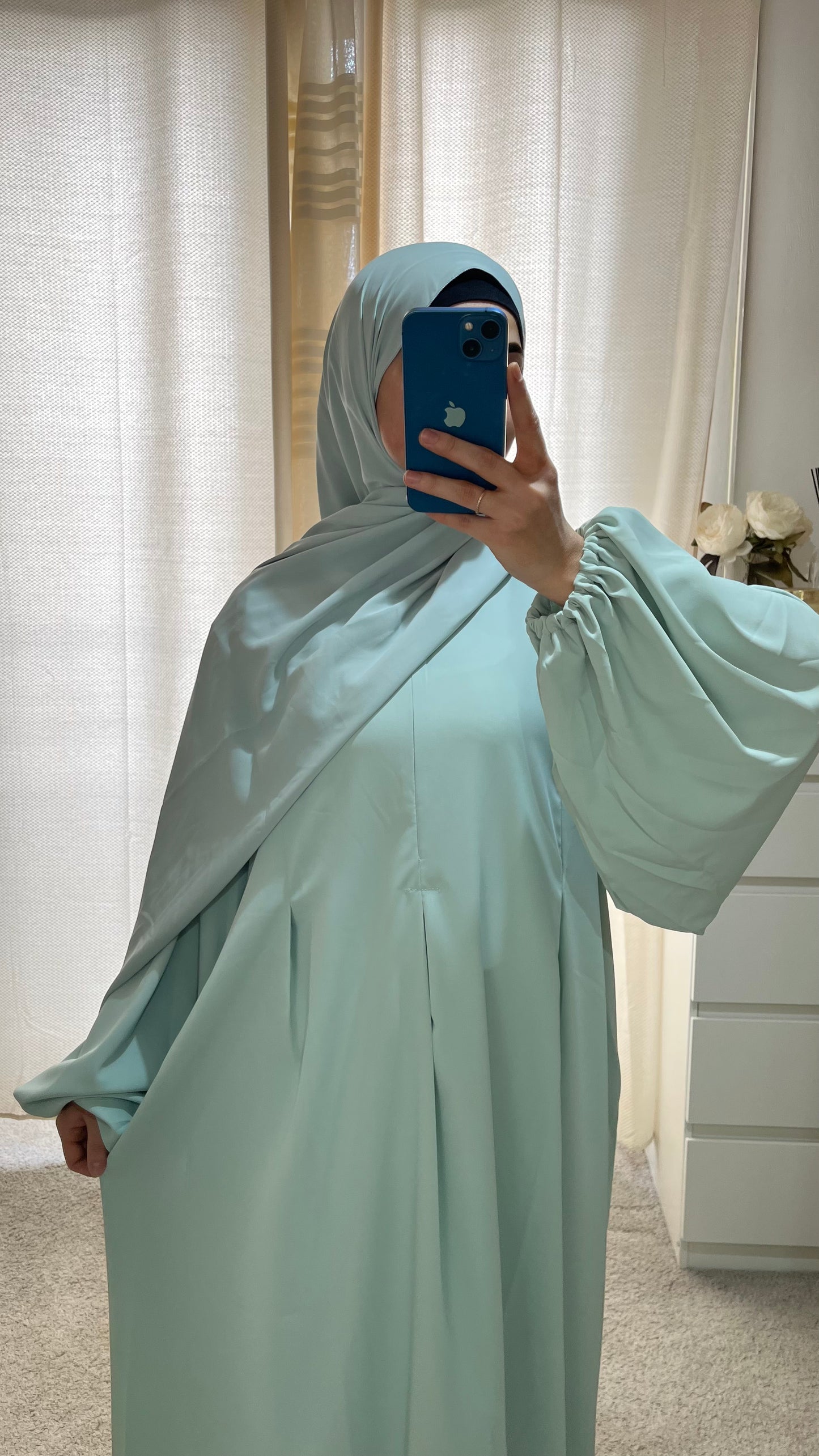 Abaya à zippe vert d’eau claire